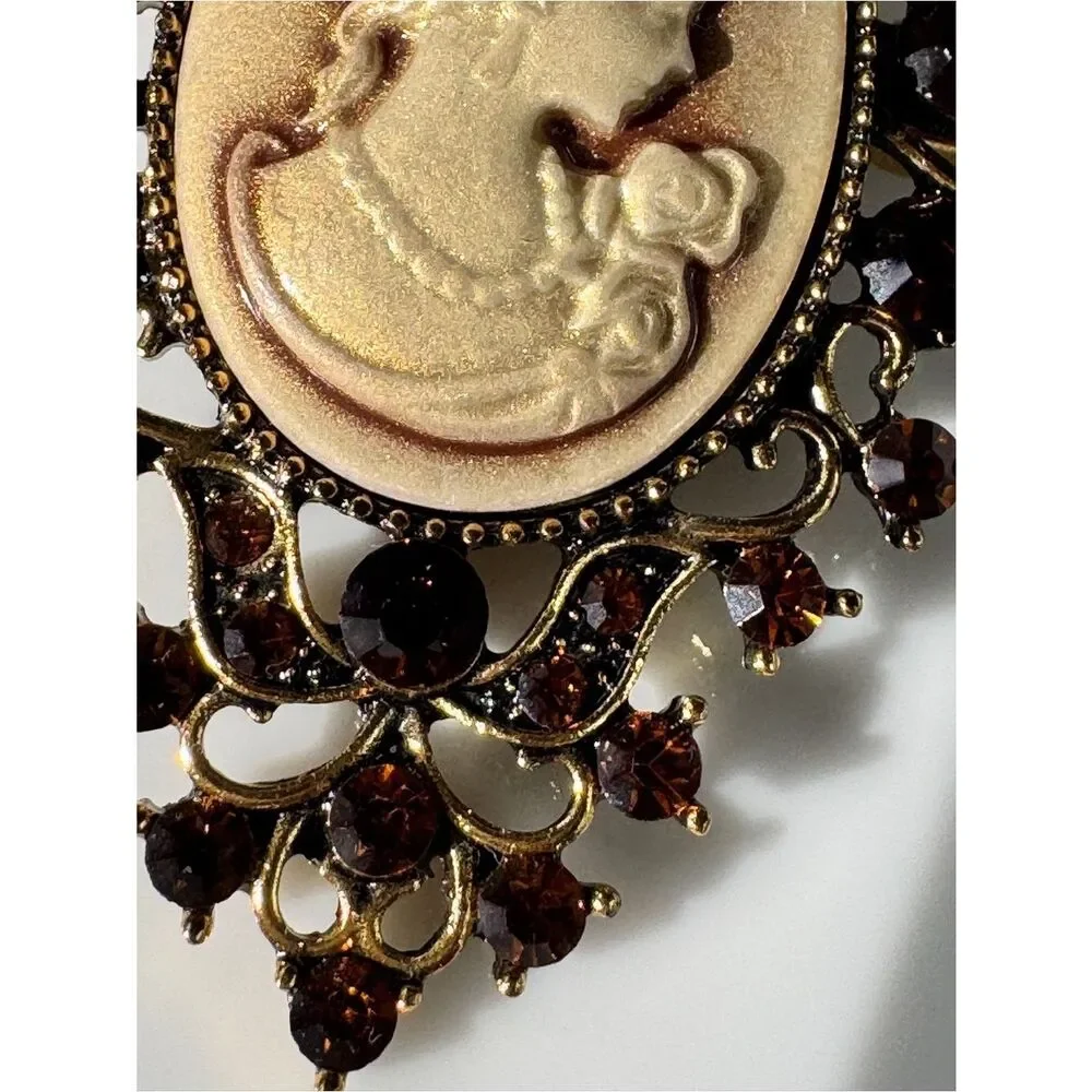Vintage Cameo Brooch in Cream and Brown with Gold Filigree